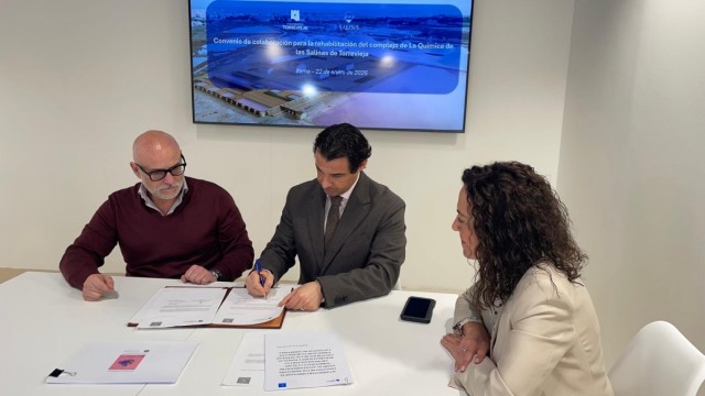 Torrevieja y Salins avanzan en el convenio para rehabilitar el complejo industrial de La Química y abrirlo al uso público