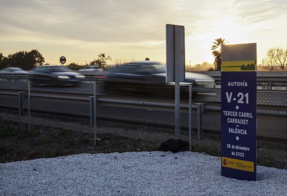 La DGT condiciona el uso de carril VAO por parte de los vehículos 0 emisiones, ECO, C o B a la situación del tráfico
