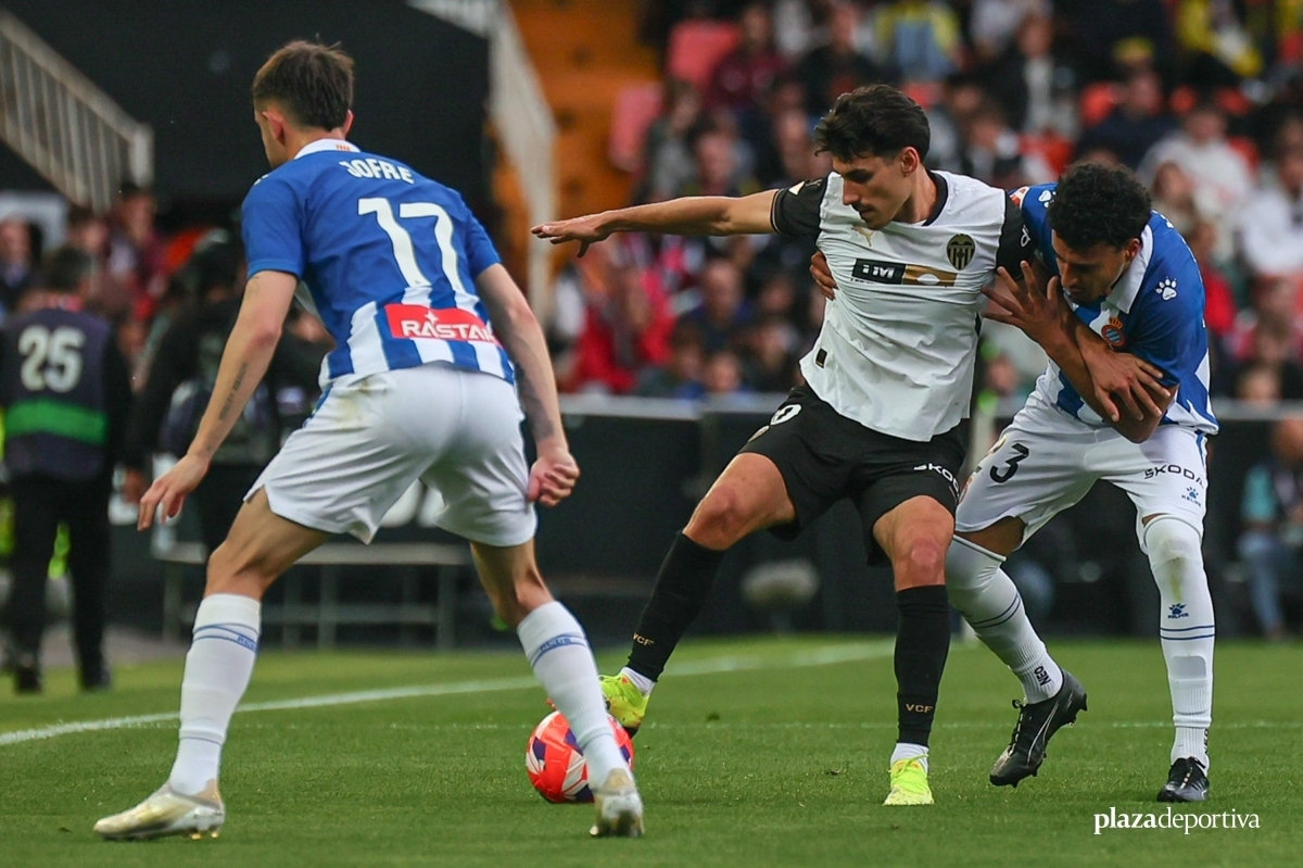 Almeida cumplirá cien partidos de liga con el Valencia si juega contra el Espanyol