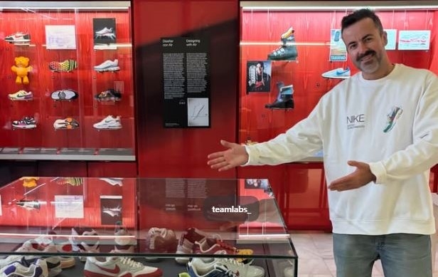 El profesor murciano que atesora dos mil zapatillas Nike, la mayor colección de España, participa en una exposición en Madrid