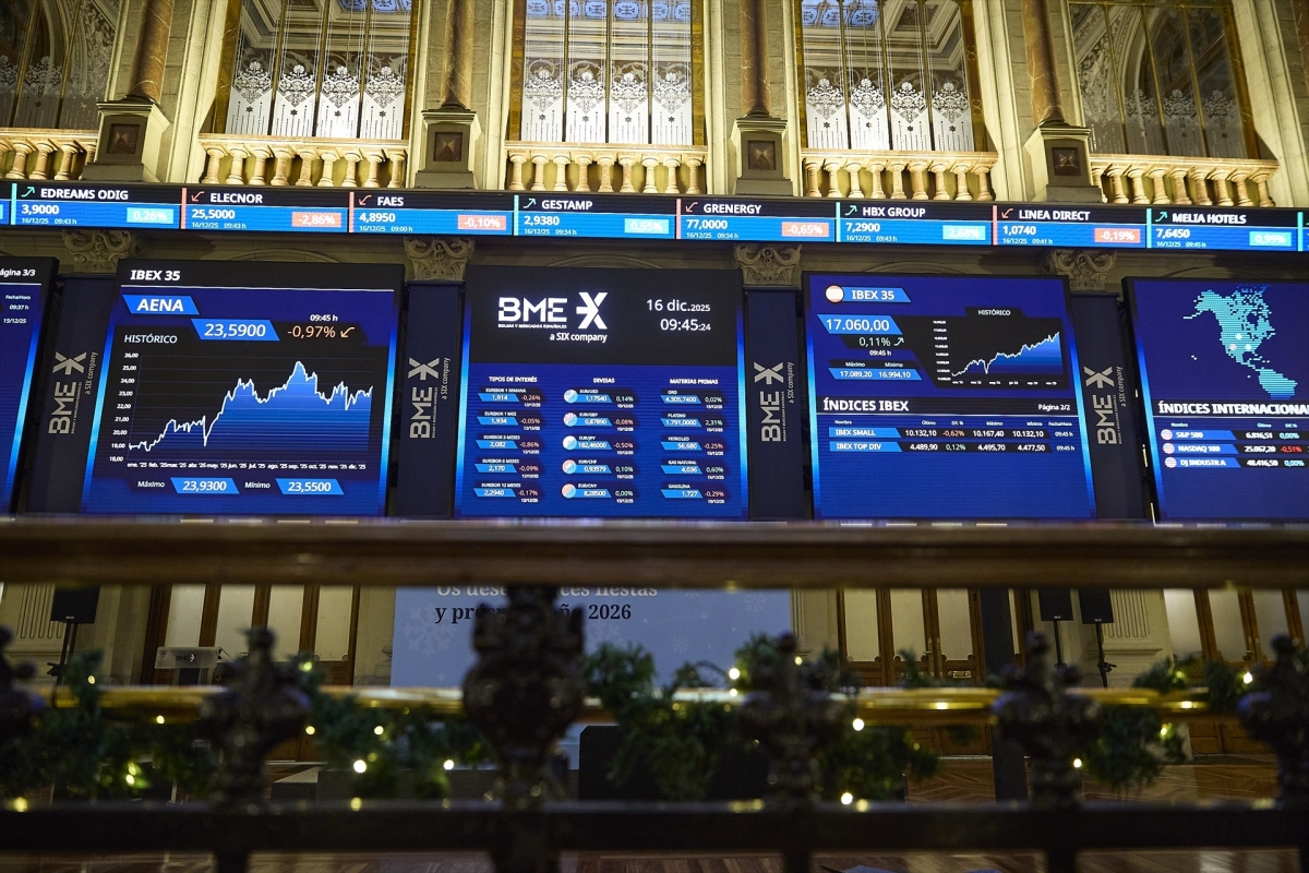 El Ibex 35 ahonda sus caídas en la media sesión, hasta los 17.560 puntos