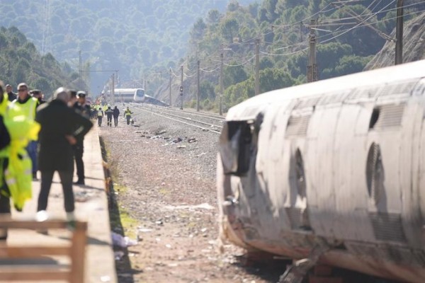 Renfe asegura que tuvo conocimiento del accidente nada más producirse y lo comunicó a Emergencias