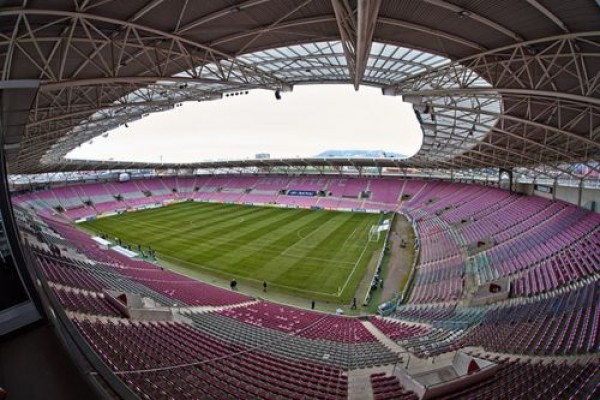 Una epidemia de hongos afecta al estadio de Ginebra a pocos días de acoger el Suiza-España