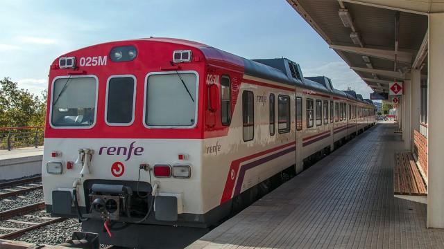 Renfe programa dos trenes especiales de Cercanías para asistir a la Nit de L’Albà