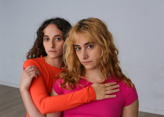 ‘A mí que me entierren contigo’: teatro para componer un muestrario sobre la amistad