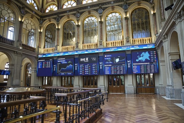 El Ibex 35 pierde casi un 1% en la semana, hasta los 17.500 enteros, ante las tensiones geopolíticas