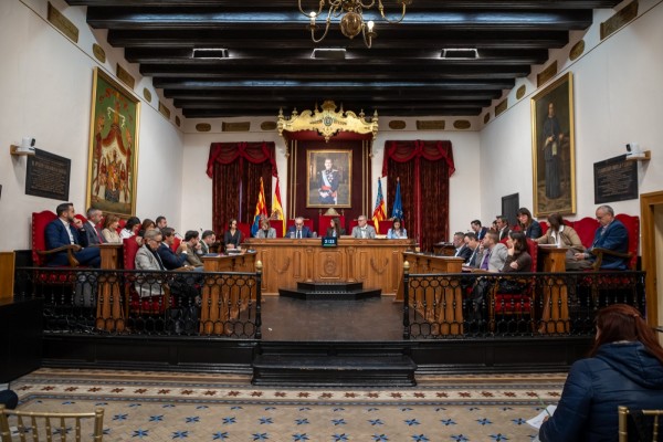 El año de precampaña ya se siente en Elche: movimientos a izquierda y derecha y mayor visibilidad