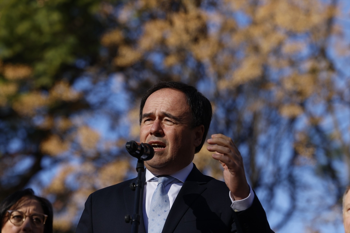 Pérez Llorca, dos meses navegando entre la sombra de Mazón