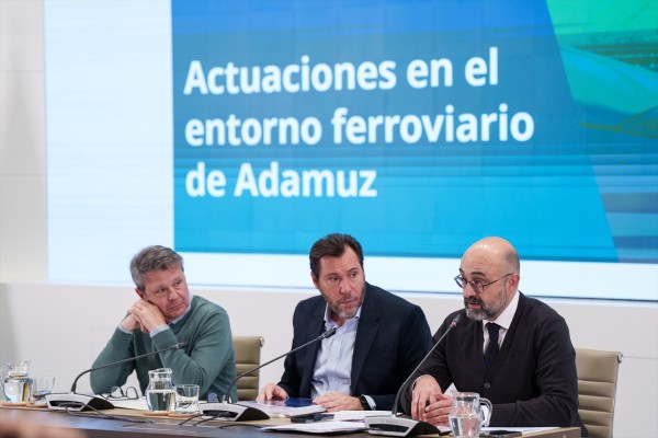 Adif no descarta defecto de fábrica del carril y revisará los lotes de esa vía de Adamuz
