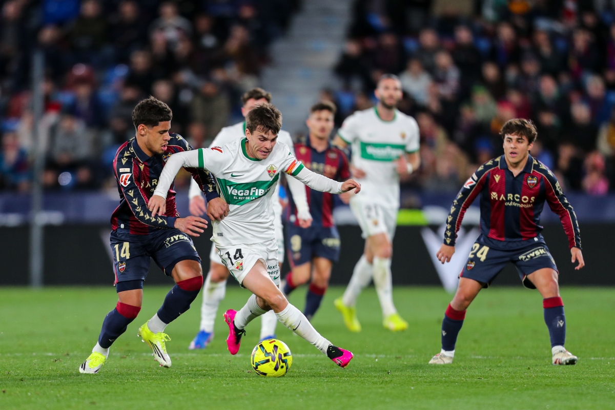Febas vio la quinta amarilla y será baja ante el Barça - Foto: EP Febas vio la quinta amarilla y será baja ante el Barça