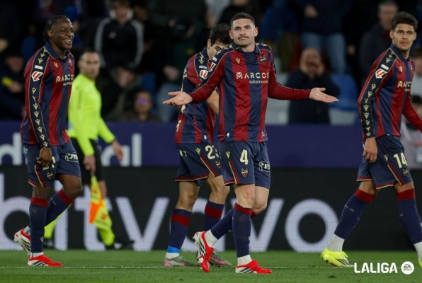 Dela anota el gol 700 del Levante en Primera División