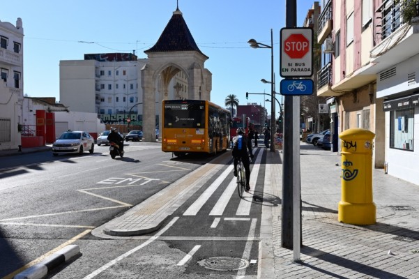 Finalizan las obras de los carriles bici de Joaquín Navarro y parte de Sant Vicent Màrtir