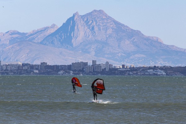 Las rachas de viento registradas superan los 100 km/h en Xixona, Alcoy, Villena, Crevillent y Busot 