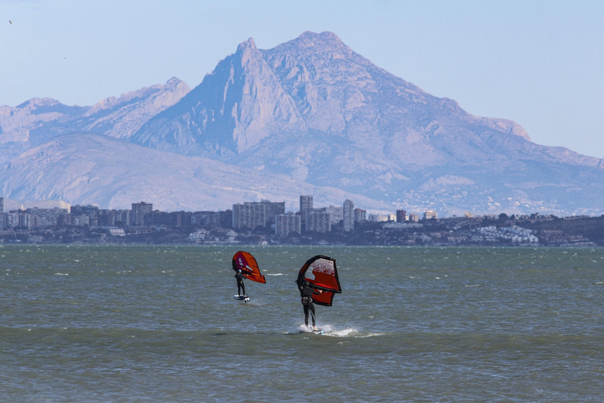 Las rachas de viento registradas superan los 100 km/h en Xixona, Alcoy, Villena, Crevillent y Busot 