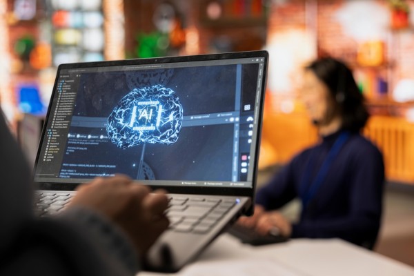 Un nuevo programa de formación busca acerca la inteligencia artificial  generativa a las empresas de la Región
