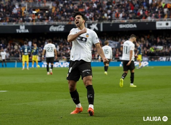 Las notas del Valencia CF 3-2 RCD Espanyol: Cömert se rebela ante los fichajes en defensa