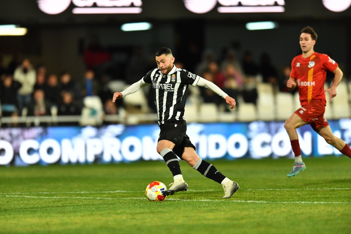 El Efesé reacciona y, con un gran debut de Rahmani, empata un partido en el que naufragaba