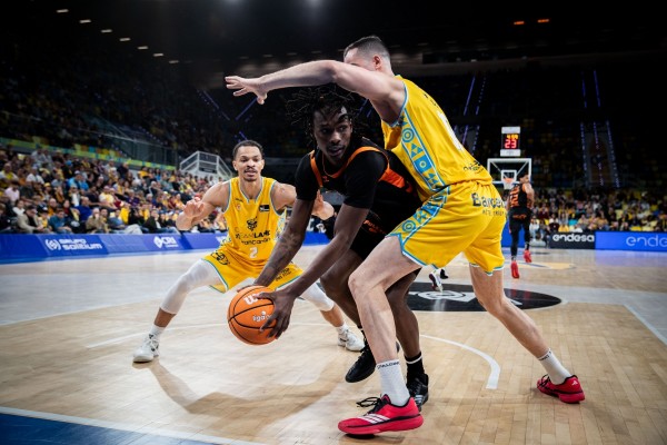 Valencia Basket pasa página con un trabajado triunfo en Gran Canaria