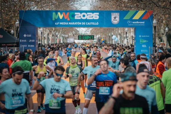Álex García y Júlia Font vencen en la Media Maratón de Castelló con una participación récord de 3.410 corredores