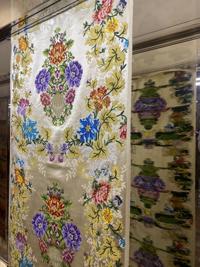 Una muestra en el Museo de la Seda visibiliza el legado y el presente de los fabricantes de tejido valencianos