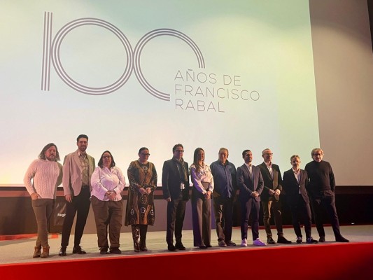 El gran homenaje a 'uno de los nuestros': la Región da las gracias a Paco Rabal con un documental, exposiciones, libros... y sus películas