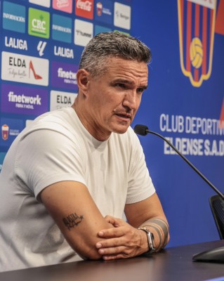 Ponz se estrena en el fútbol profesional con buena nota 