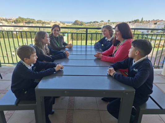 Los alumnos toman la palabra: la escucha activa se integra en los planes de mejora escolar en Alicante