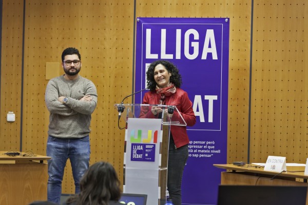 «Las consejerías de Educación de Murcia y de Madrid eliminarán del currículum...