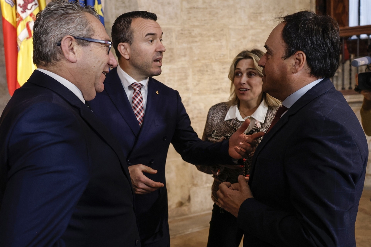 Juanfran Pérez Llorca con los presidentes de las diputaciones de Valencia, Alicante y Castellón. - Foto: ROBER SOLSONA/EP Juanfran Pérez Llorca con los presidentes de las diputaciones de Valencia, Alicante y Castellón.