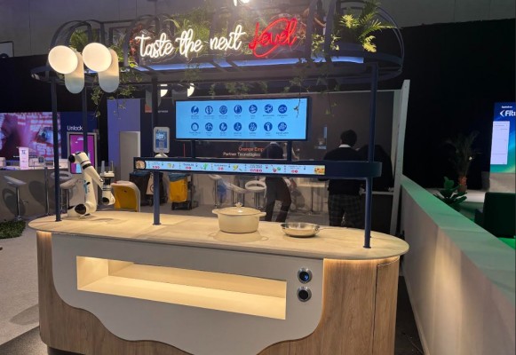 Venux asiste a Fitur con un bufet inteligente que incorpora la encimera de piedra sinterizada