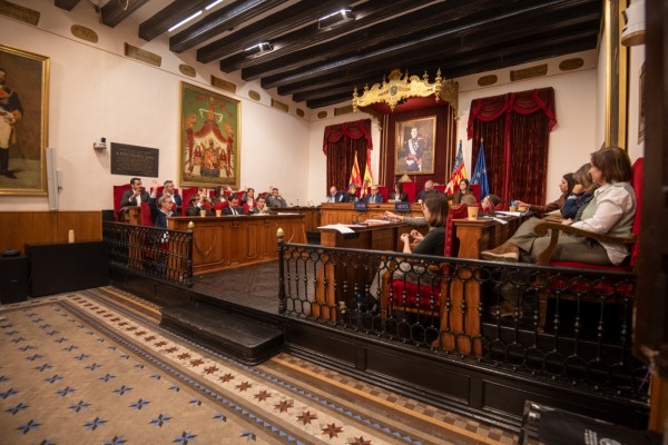 El bipartito de Elche saca adelante sus mociones sobre agua y campo y rechaza todas las de la oposición 