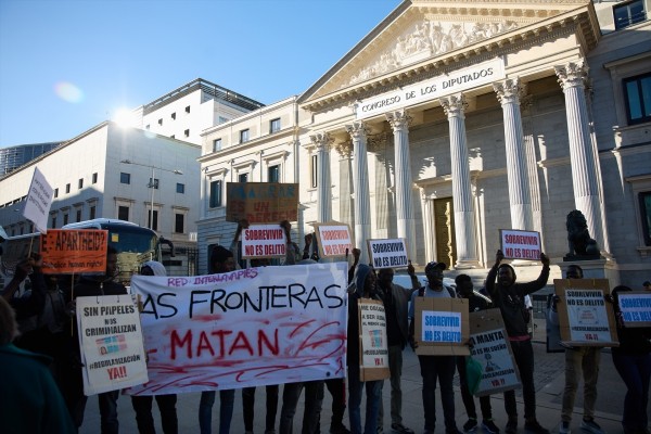 El Gobierno aprobará este martes una regularización extraordinaria de migrantes por decreto tras pactarlo con Podemos