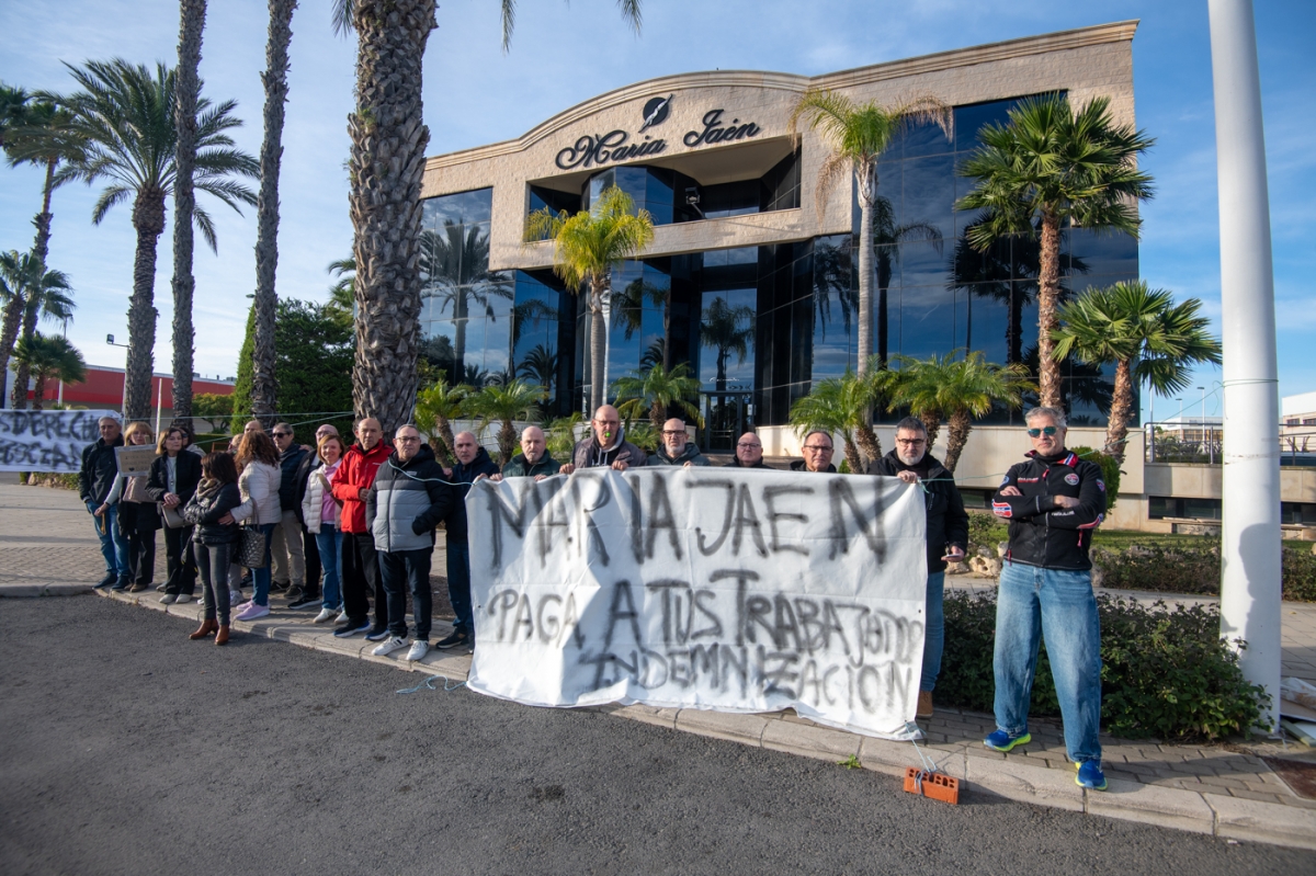 Trabajadores de María Jaén en Elche se movilizarán toda la semana por sus despidos y estudian vías judiciales