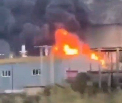 La Comunidad lanza un SMS de alerta a la población por el incendio de Escombreras y recomienda no salir a la calle