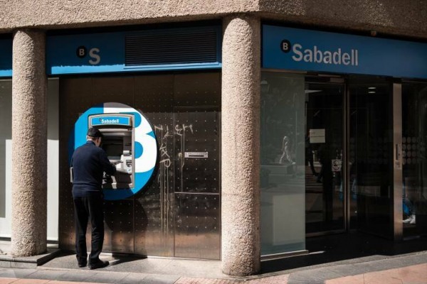 El 'hedge fund' Millennium reduce la presión bajista sobre Banco Sabadell

