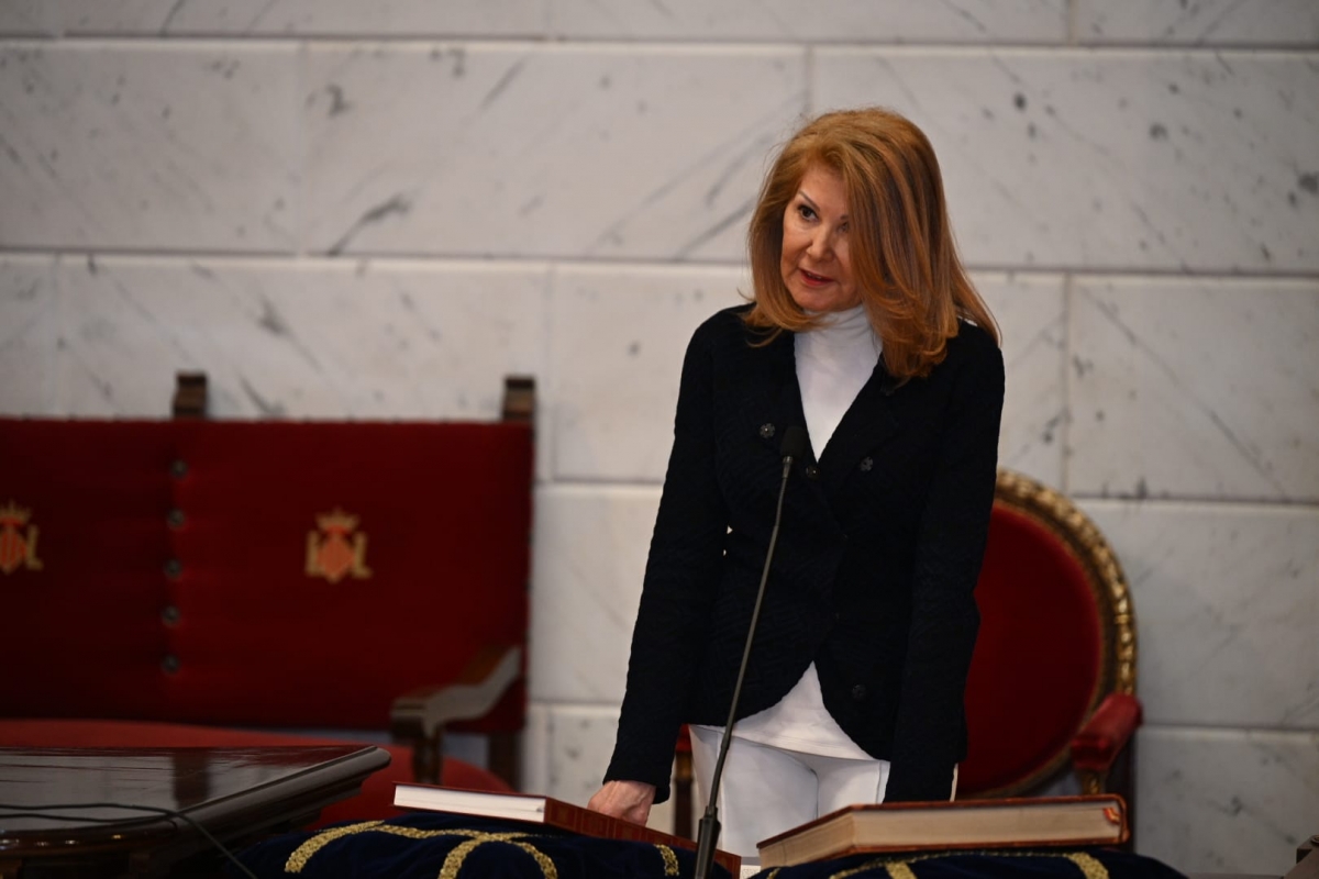 Dolors López toma posesión como concejal socialista en el Ayuntamiento de València