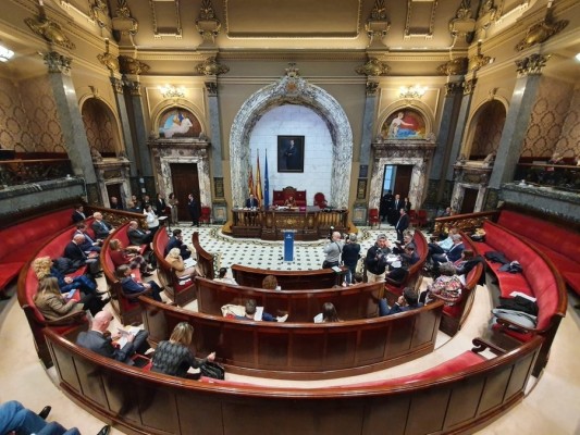 El Ayuntamiento de València reclama mejoras en la red de Cercanías y Metrovalencia a Gobierno y Generalitat