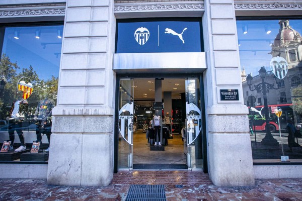 El Valencia trasladará la tienda oficial a la calle Colón en los próximos días