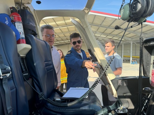 Martínez Mus destaca el trabajo del equipo aéreo de prevención para detectar y evitar incendios
