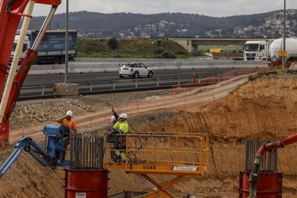 La guerra en Oriente agrava la reconstrucción en Valencia y eleva a 200 las obras públicas desiertas