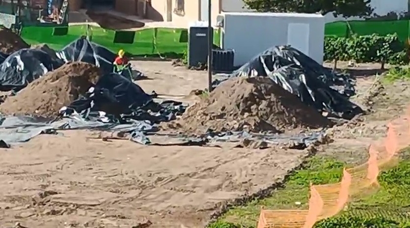 Alertan de la dispersión sin control del polvo contaminado en los terrenos de Los Mateos, en Cartagena, durante la alerta por fuertes vientos