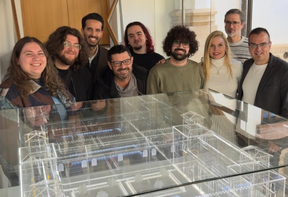 Alumnos de la Escuela de Arte de la Región realizan una detallada maqueta del palacio islámicos de Santa Clara