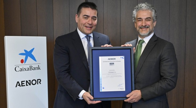 CaixaBank se convierte en la primera entidad financiera en certificar su modelo de Acción Social con AENOR
