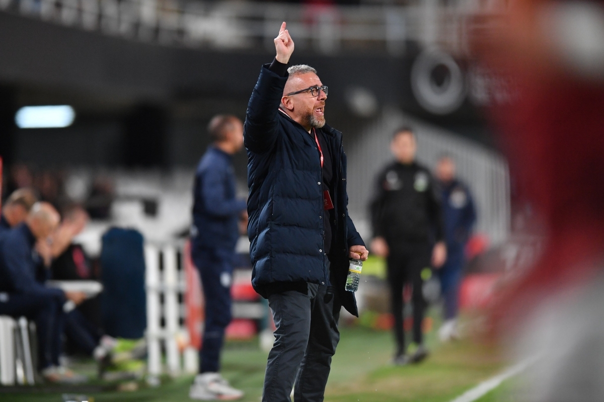 Javi Rey deja de ser entrenador del Efesé, undécimo en el grupo 2 de Primera RFEF