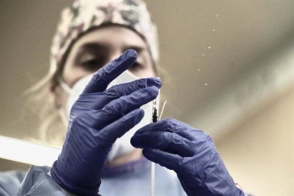 Sanidad recibe más de 3.200 peticiones de sanitarios para optar a 902 plazas de difícil cobertura