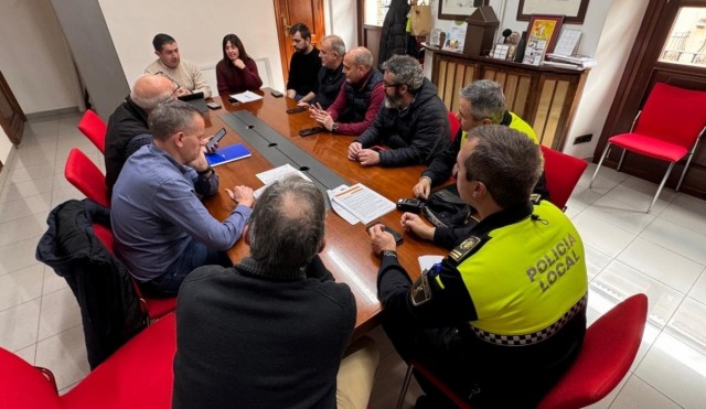 Alcoy cierra parques, mercadillos e instalaciones deportivas al aire libre este miércoles ante la alerta naranja por viento