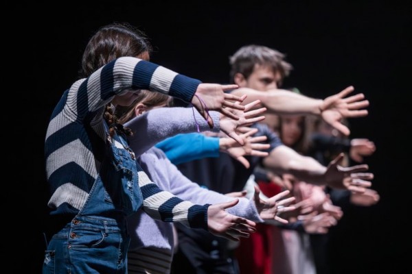 El Teatre Arniches acoge el espectáculo familiar ‘Copiar’ de la compañía Animal Religion
