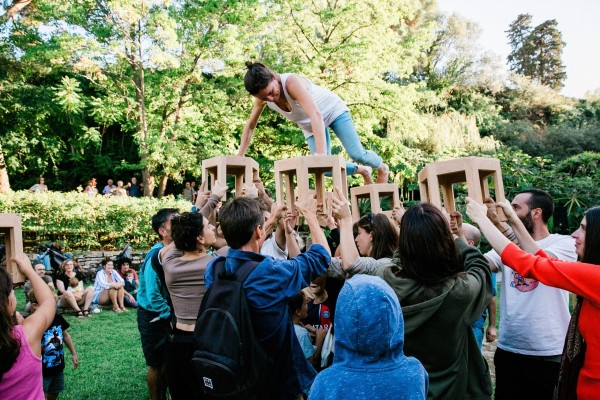 Equilibrios y humor con 'La piedra de madera' en Ribes Espai Cultural