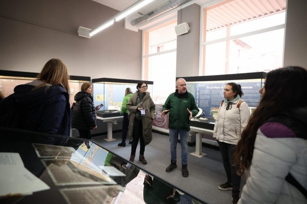 Burriana muestra a la Asociación de Guías de Castellón su patrimonio turístico, arqueológico y citrícola
