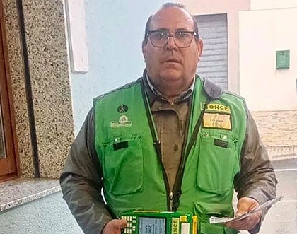 el vendedor de la ONCE Francisco Alcaraz Boscada ha dejado la suerte desde la calle Mayor de Alumbres - Foto: ONCE el vendedor de la ONCE Francisco Alcaraz Boscada ha dejado la suerte desde la calle Mayor de Alumbres